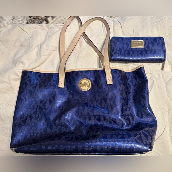 Michael Kors metallic blue bag with matching wallet - Picture 8 of 11